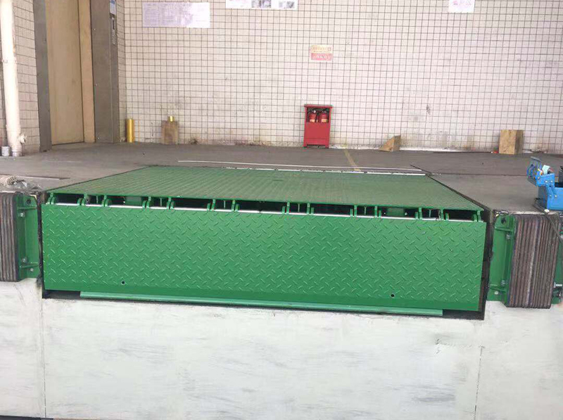 固定式登車(chē)橋